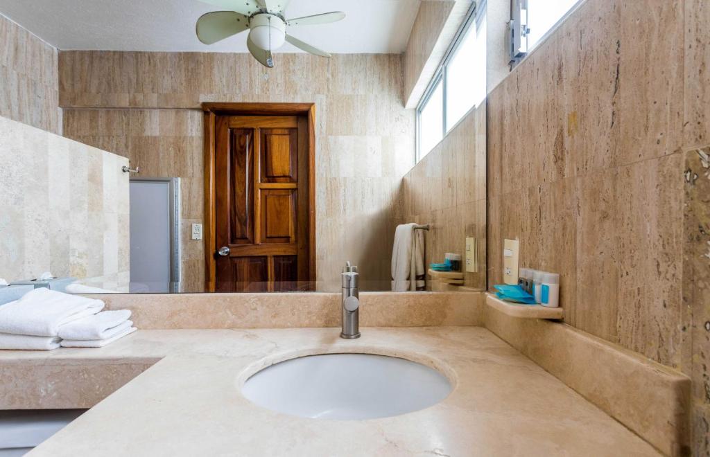 Koupelna v ubytování Olas Altas Suites Departamentos