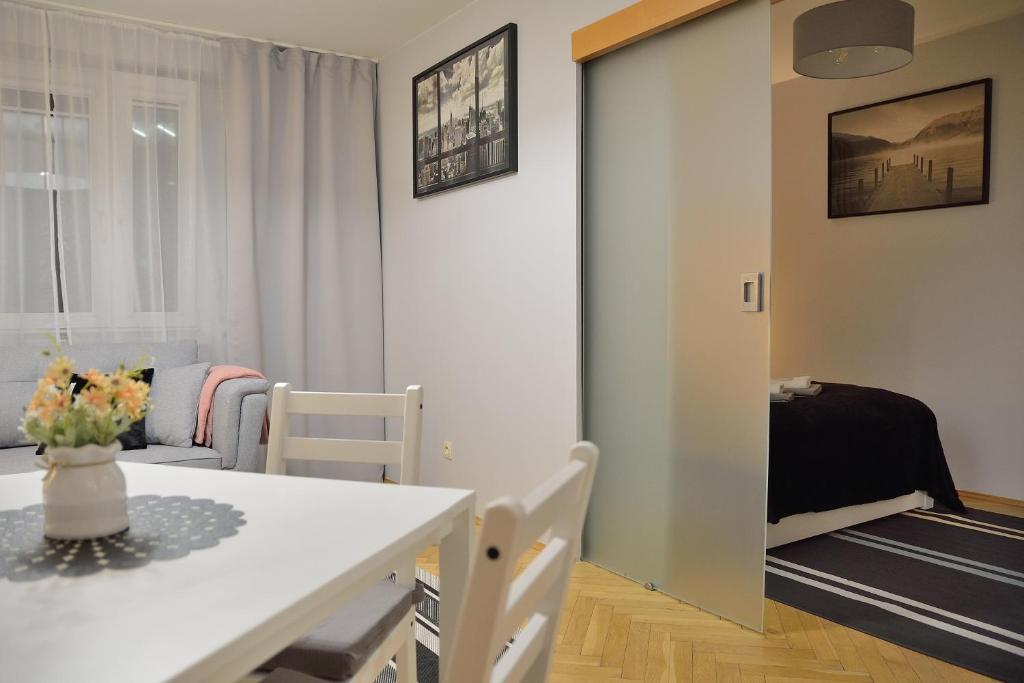 Sleep4you Apartamenty Centrum - One-Bedroom Apartment With Balcony And City View - Emilii Plater 55 (11th Floor)