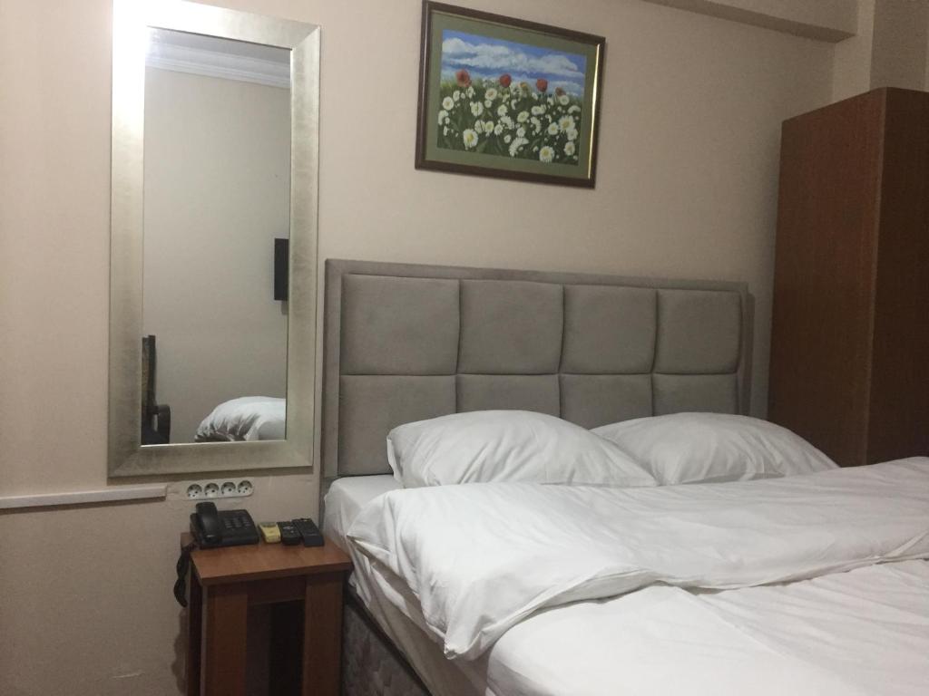 Postel nebo postele na pokoji v ubytování Paris Hotel