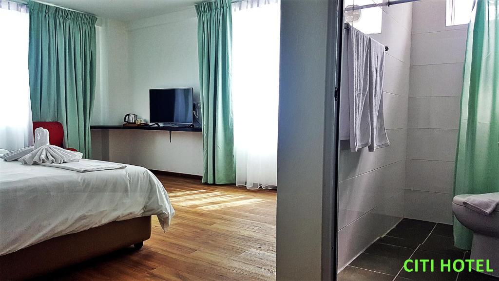 Postel nebo postele na pokoji v ubytování Citi Hotel