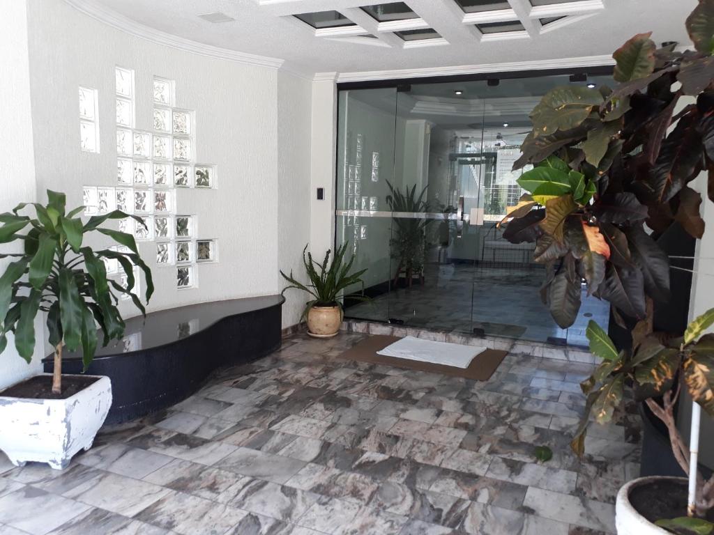 Excelente localização! Perto da praia com estacionamento, ar condicionado, wi-fi, Netflix e roupa de cama! - Housity