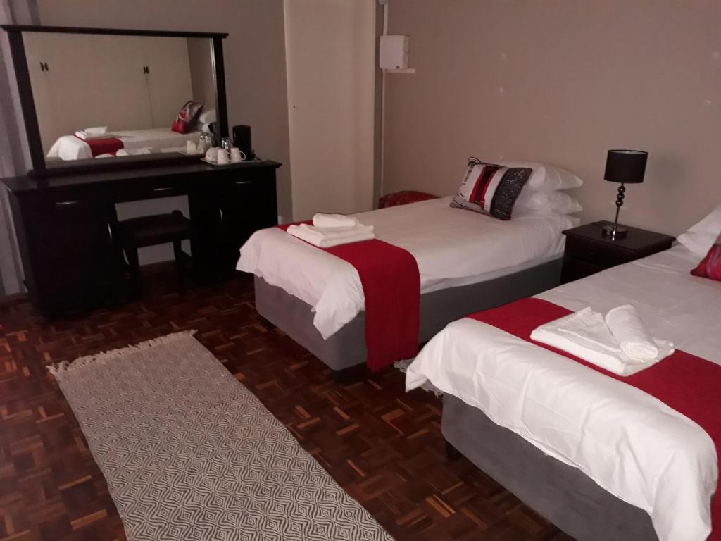 Postel nebo postele na pokoji v ubytování Caledon Overnight Rooms