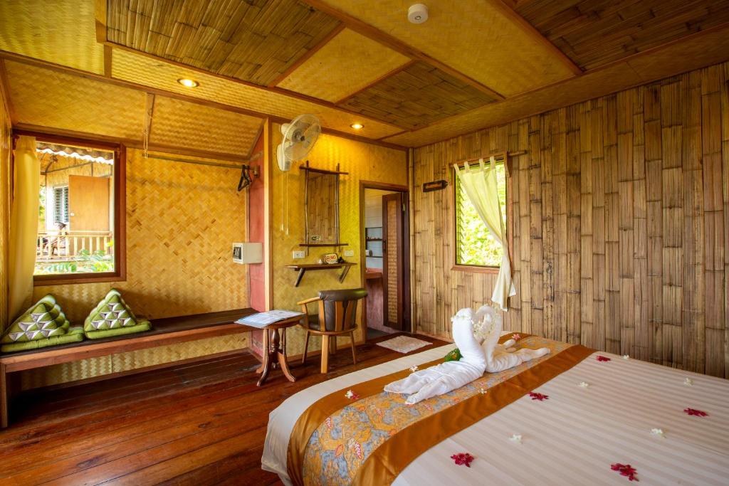 Postel nebo postele na pokoji v ubytování Railay Garden View Resort