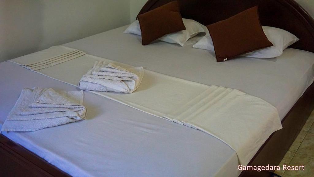 Postel nebo postele na pokoji v ubytování Gamagedara Resort