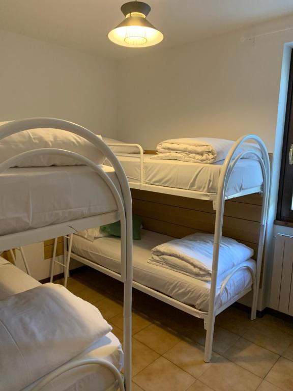 Postel nebo postele na pokoji v ubytování Trilocale Fumeclo