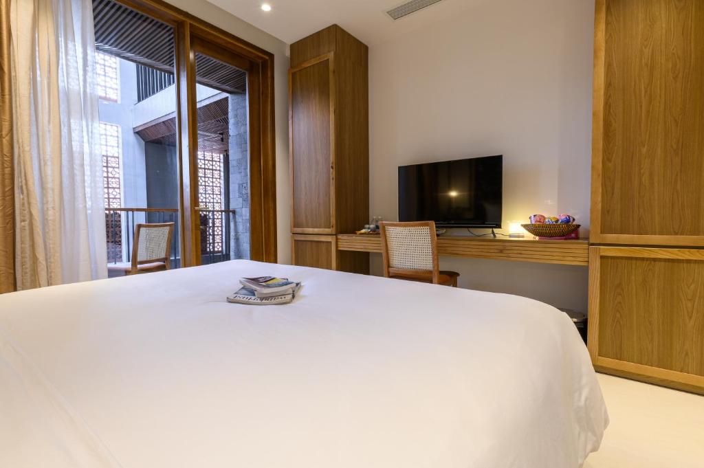 Phòng Deluxe Giường Đôi Có Ban Công Và Tầm Nhìn Ra Vườn
