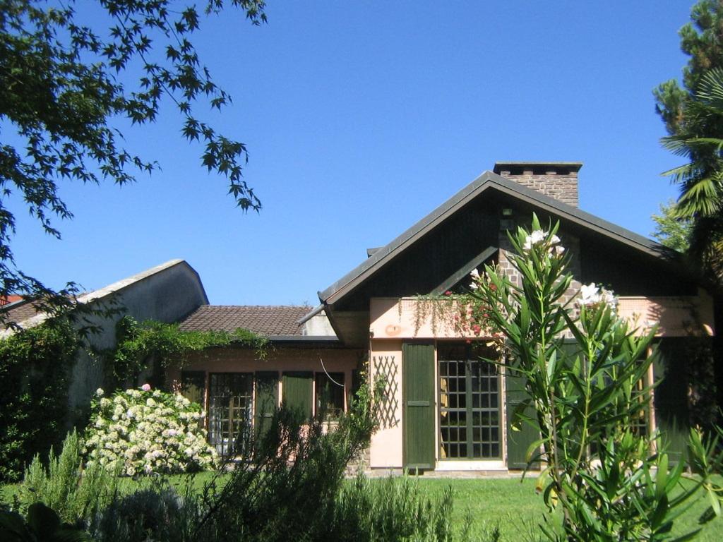 O grădină în afara B&B Al Roncaccio