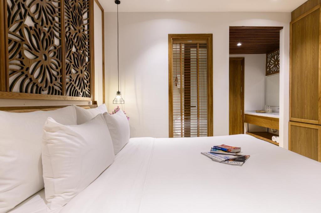 Phòng Deluxe Giường Đôi Cạnh Hồ Bơi Có Ban Công