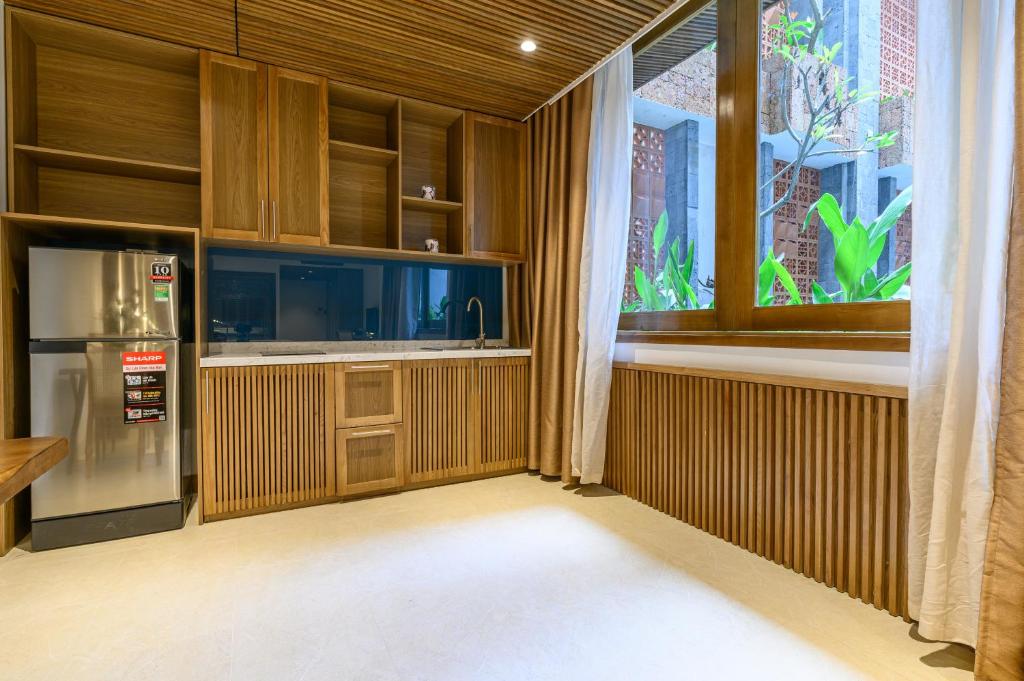 Suite Studio Gia Đình Nhìn Ra Hồ Bơi