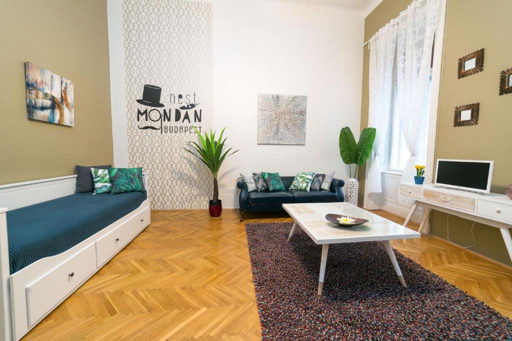 TV a/nebo společenská místnost v ubytování The Mondain Apartments Budapest