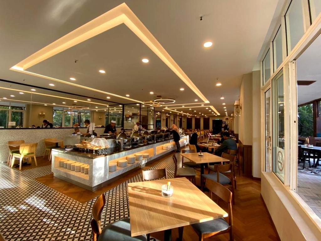Restaurace v ubytování Century Pines Resort Cameron Highlands