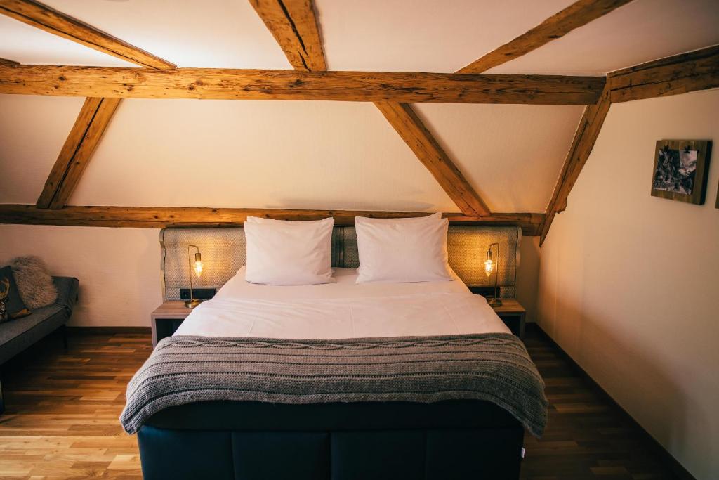 Postel nebo postele na pokoji v ubytování Boutique-Hotel Bayerischer Hof