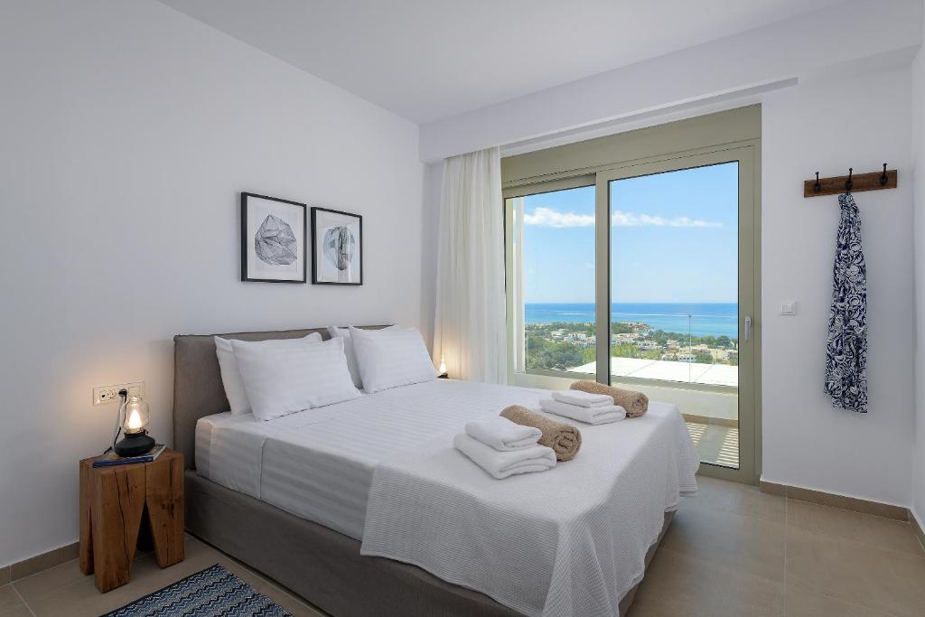 Łóżko lub łóżka w pokoju w obiekcie Villa Mimosa in Pefkos (Lindos area)