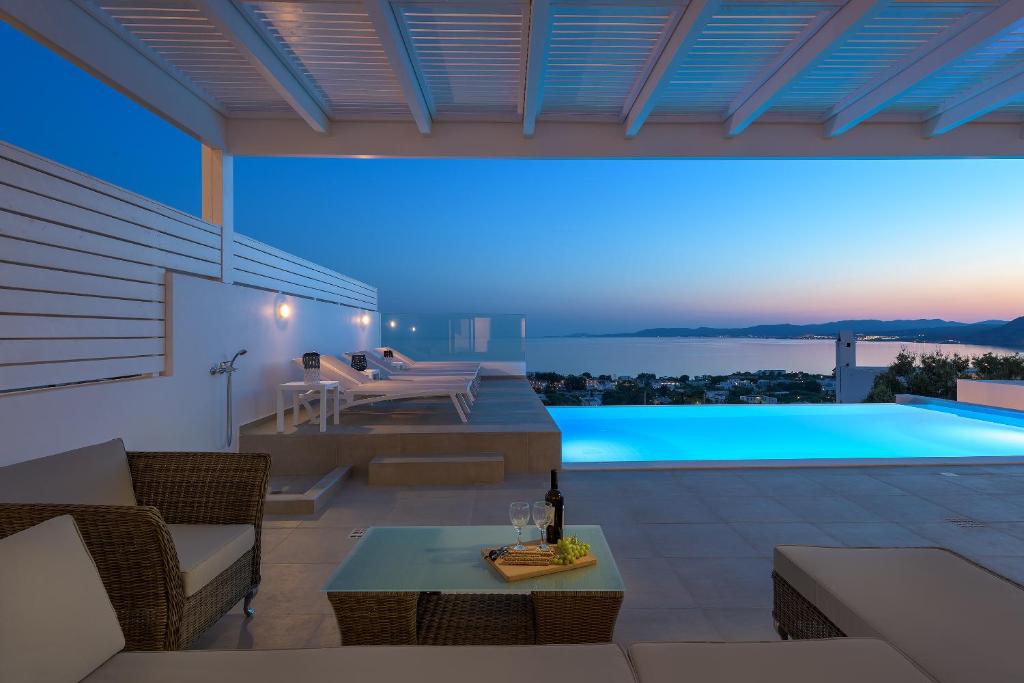 Basen w obiekcie Villa Mimosa in Pefkos (Lindos area) lub w pobliżu