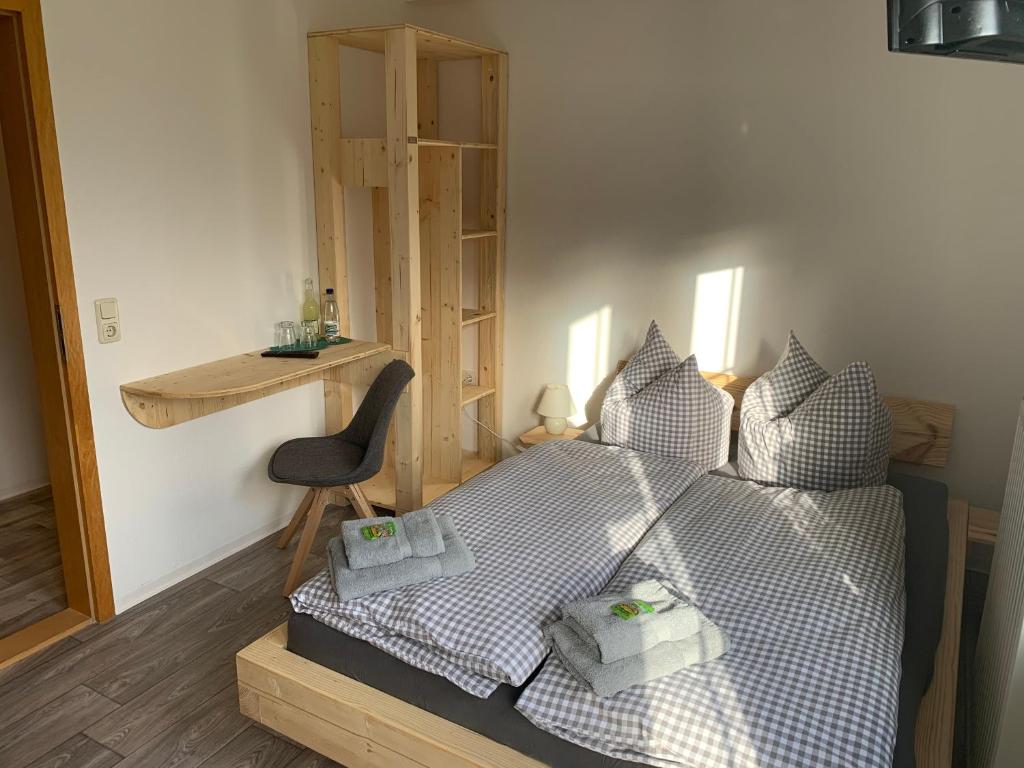 Postel nebo postele na pokoji v ubytování Landgasthof Wetteraperle