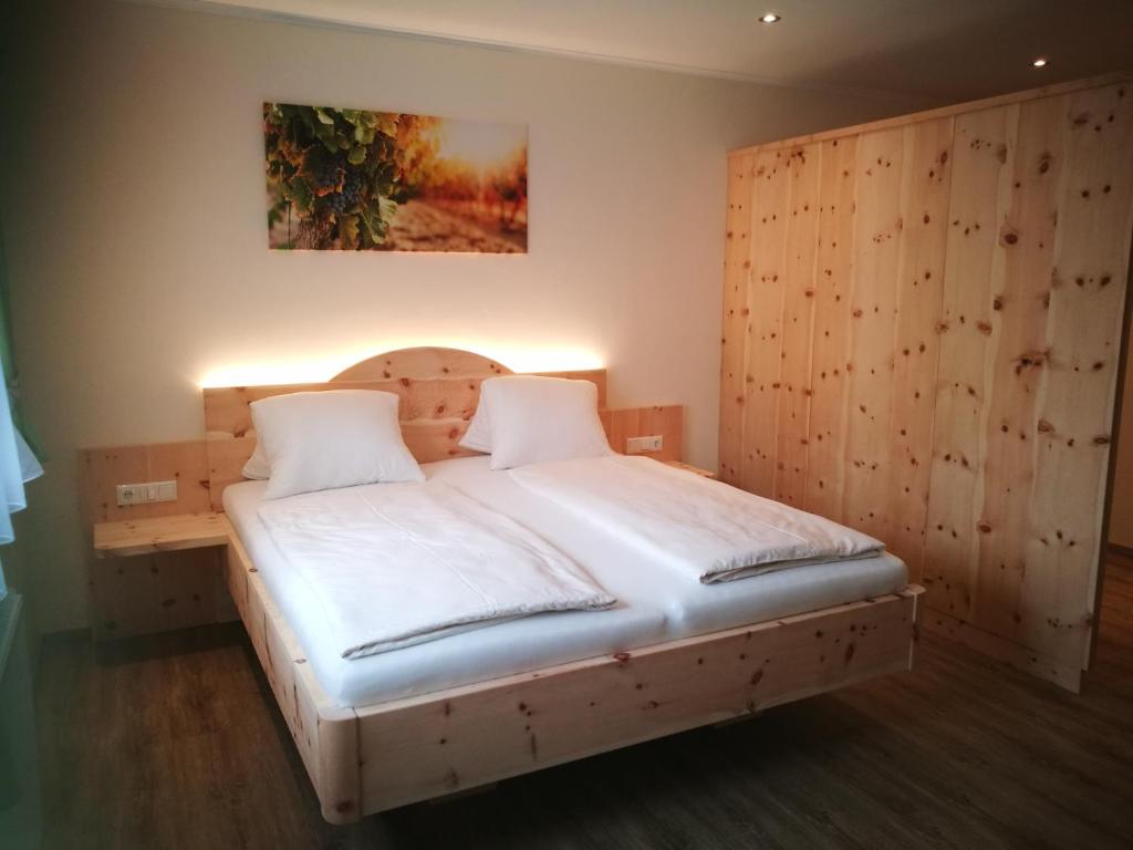 Voodi või voodid majutusasutuse Gästezimmer Steiner toas