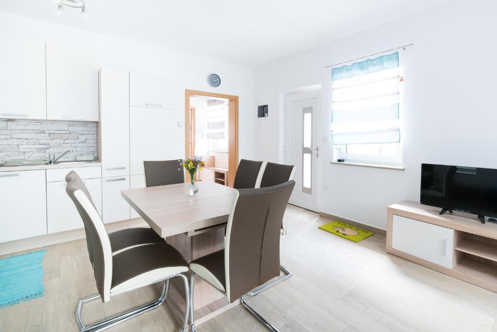 TV a/nebo společenská místnost v ubytování House DorMica