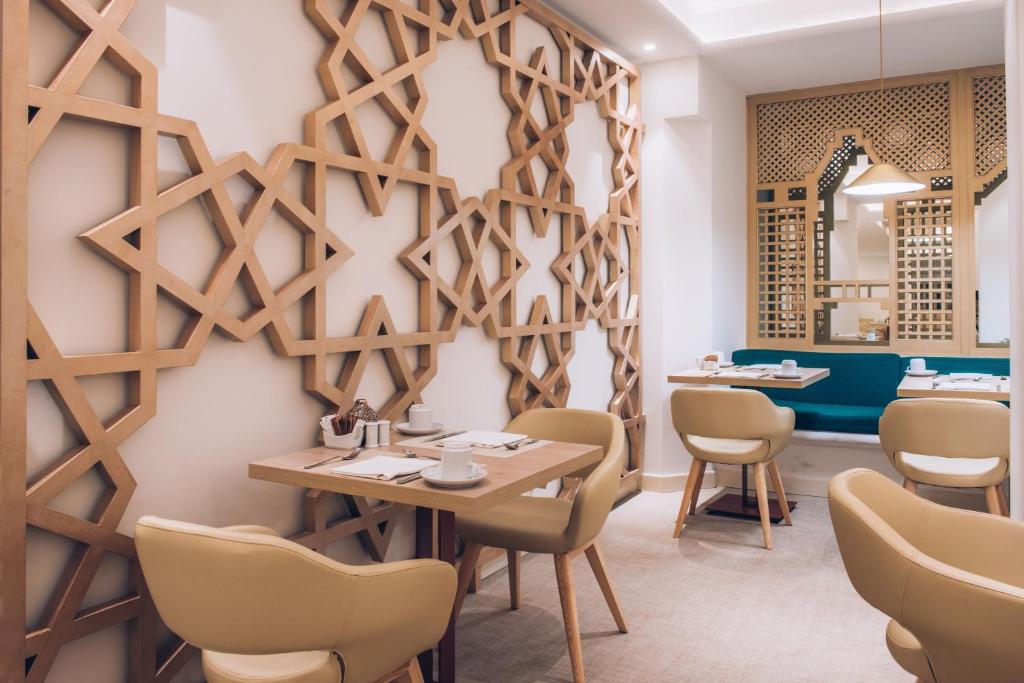 Uma área de estar em Iberostar Selection Marbella Coral Beach