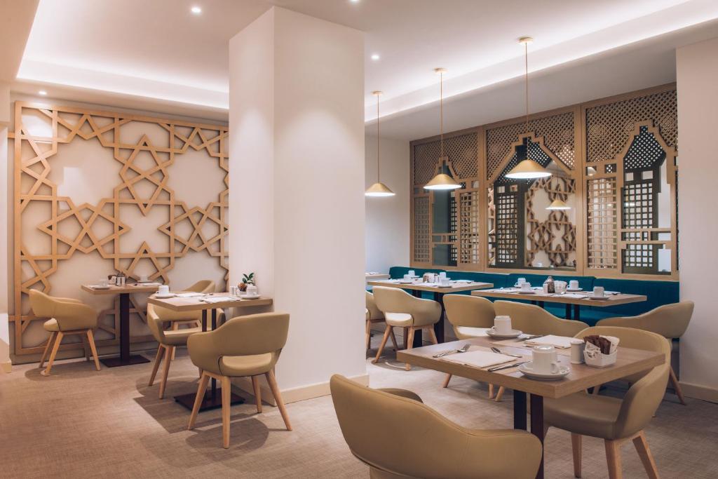 Uma área de estar em Iberostar Selection Marbella Coral Beach