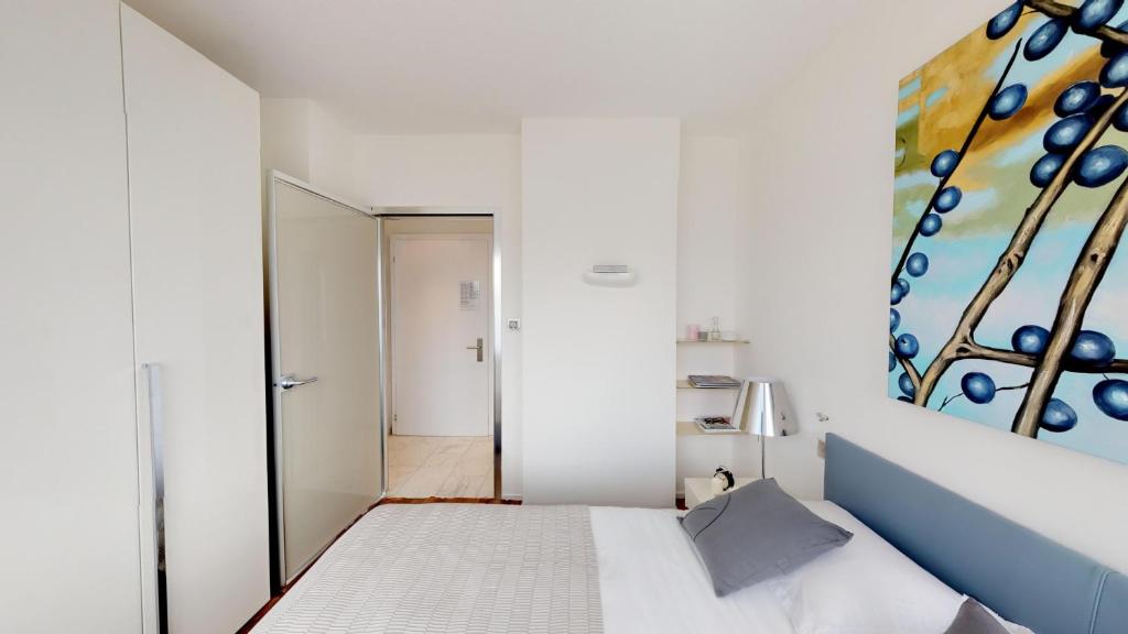 Una cama o camas en una habitación de VISIONAPARTMENTS Rotachstrasse - contactless check-in