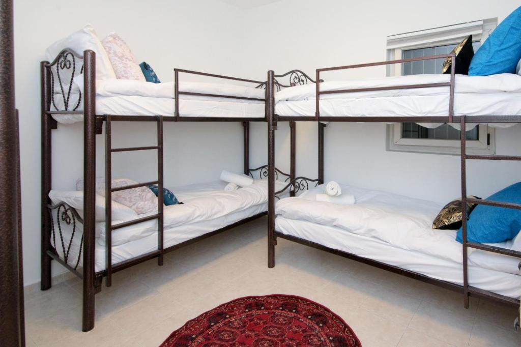 Katil atau katil-katil dalam bilik di Private Hostel - Best location