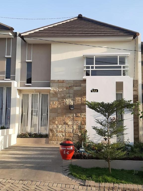 Alysahouse - 2 Bedrooms, Dekat JTP3 - Villa De Dos Dormitorios