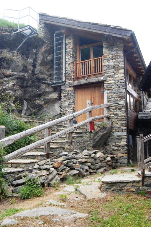 The building in which Az apartmant is located