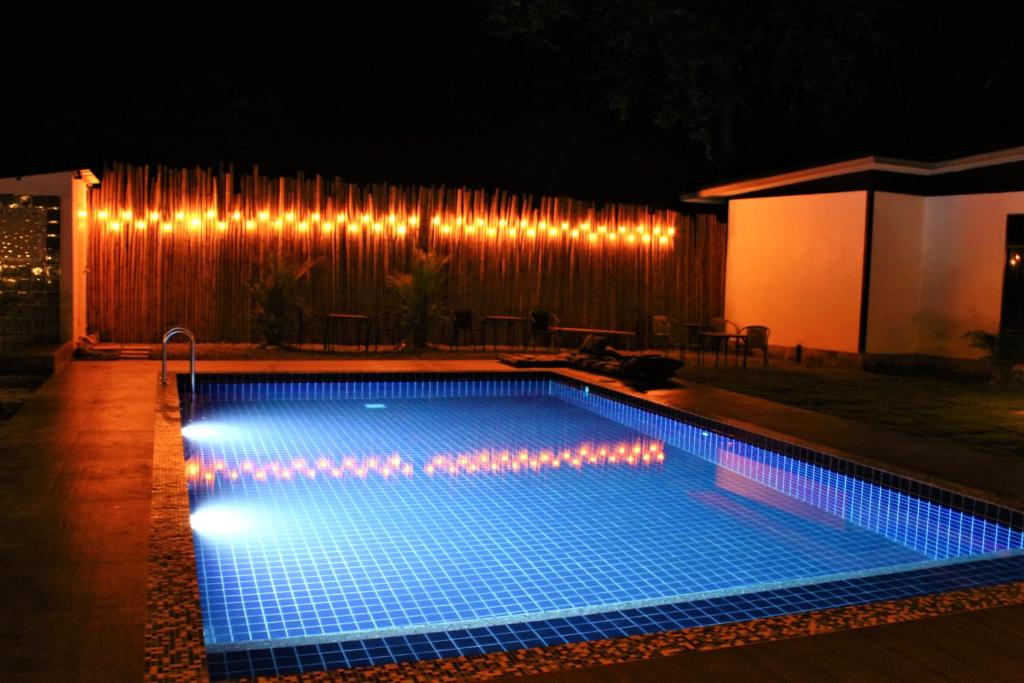 Bazén v ubytování Serene Resort nebo v jeho okolí