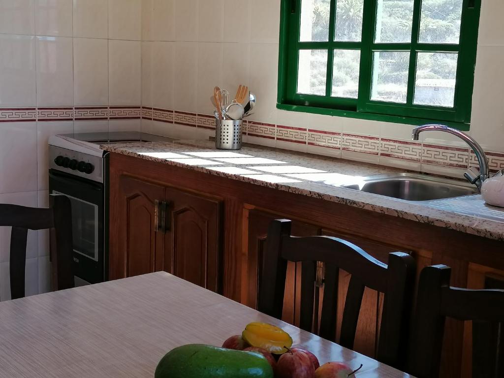 A kitchen or kitchenette at Casa Vista Bella