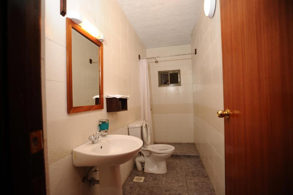 Koupelna v ubytování Kenya Comfort Suites