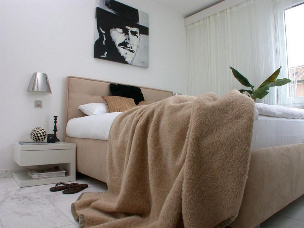 Una cama o camas en una habitación de VISIONAPARTMENTS Rotachstrasse - contactless check-in