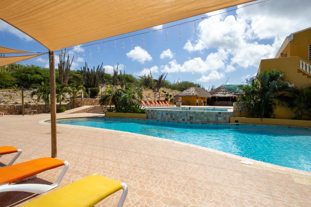 Bazén v ubytování Hillside Resort Bonaire nebo v jeho okolí