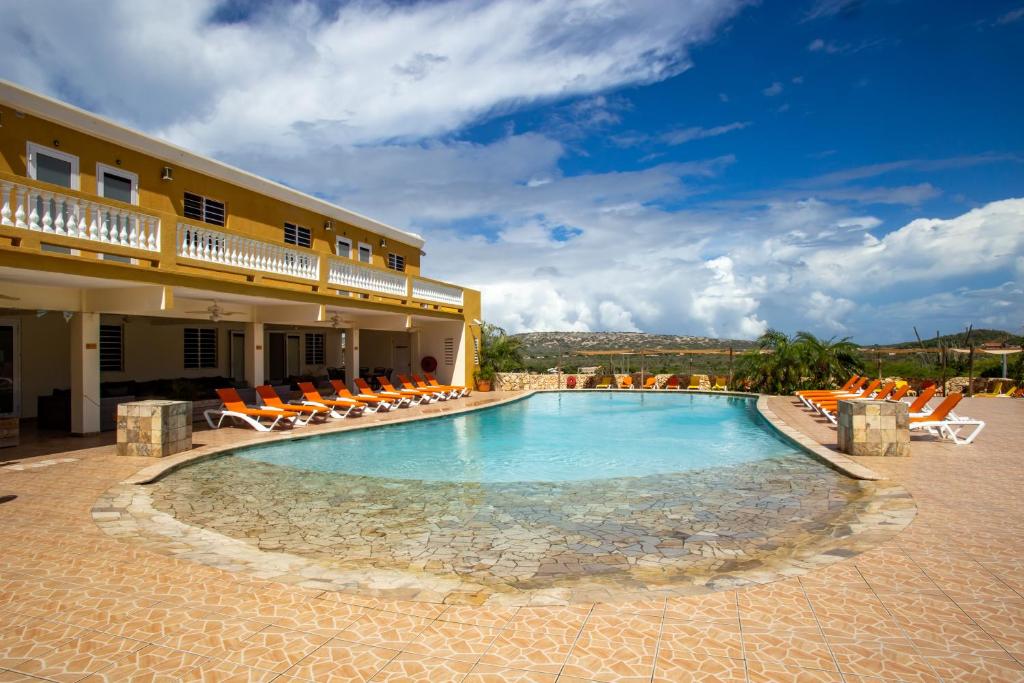 Bazén v ubytování Hillside Resort Bonaire nebo v jeho okolí