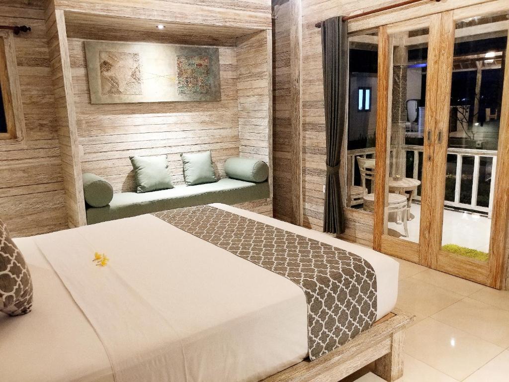 Postel nebo postele na pokoji v ubytování Lebaoh Nusa Cottage