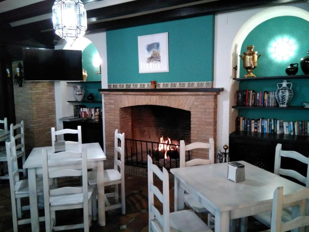 Un restaurante o sitio para comer en Hotel Zuhayra