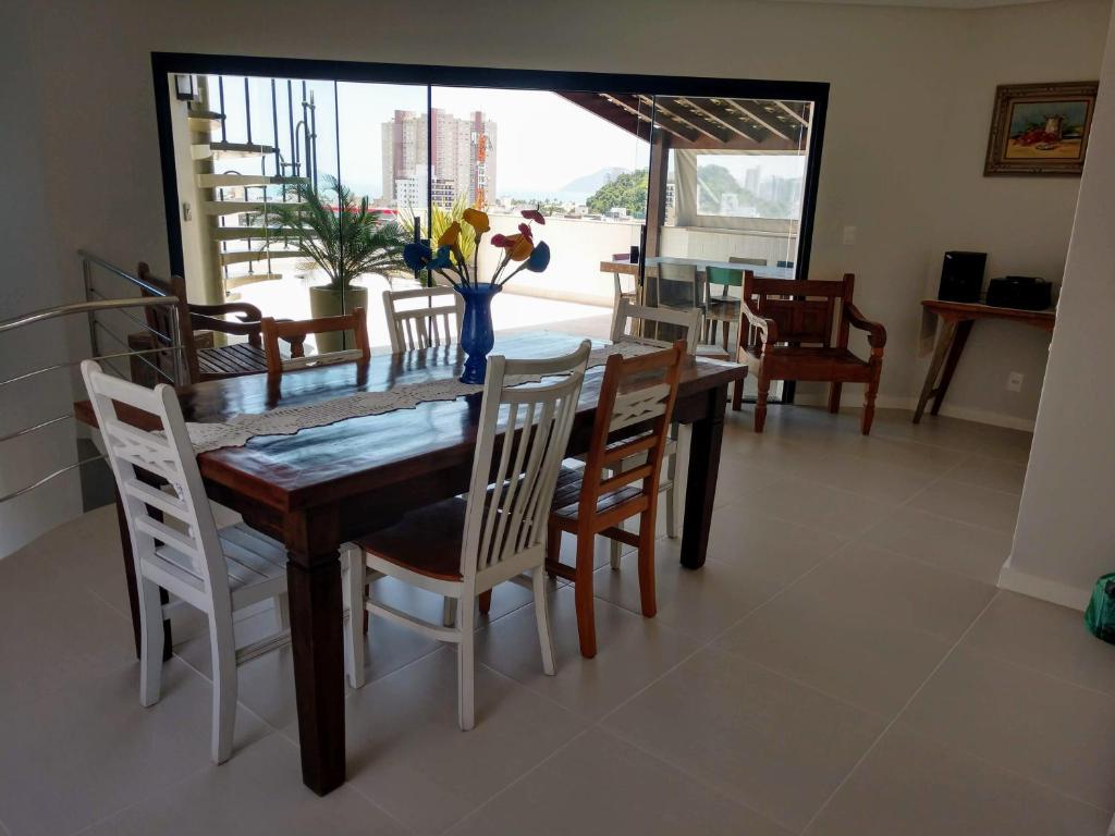  Cobertura Triplex na Enseada com Piscina Privativa