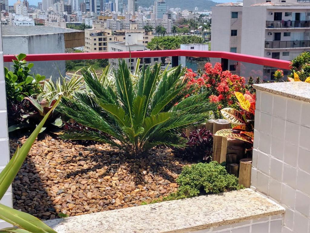  Cobertura Triplex na Enseada com Piscina Privativa