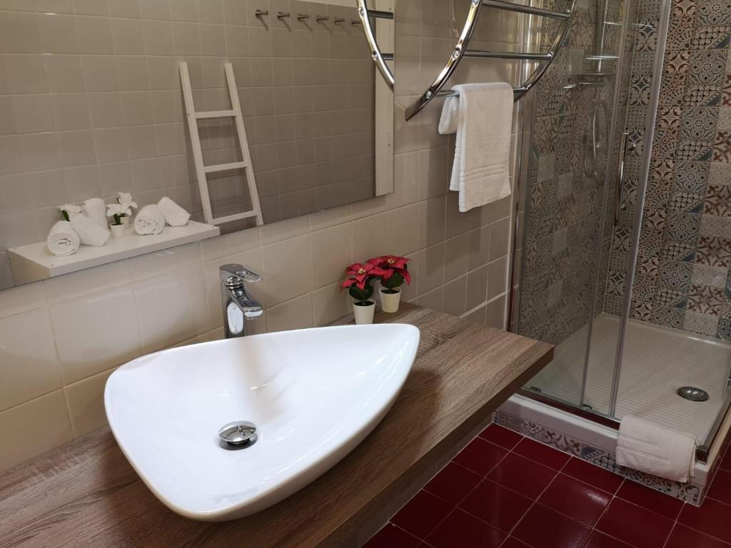 A bathroom at Rome in Style St Peter