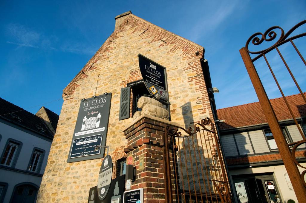 a tall brick building with a sign on it at Chez Gisèle Gîte de prestige à Samer in Samer