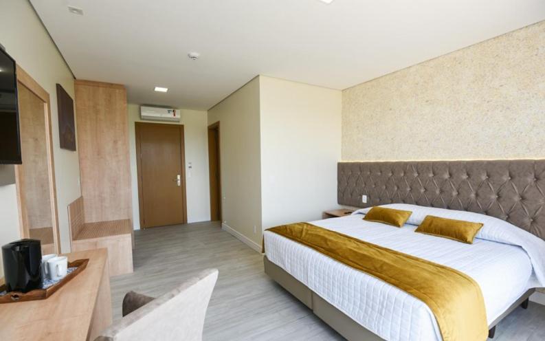 Postel nebo postele na pokoji v ubytování Hotel Alles Berg