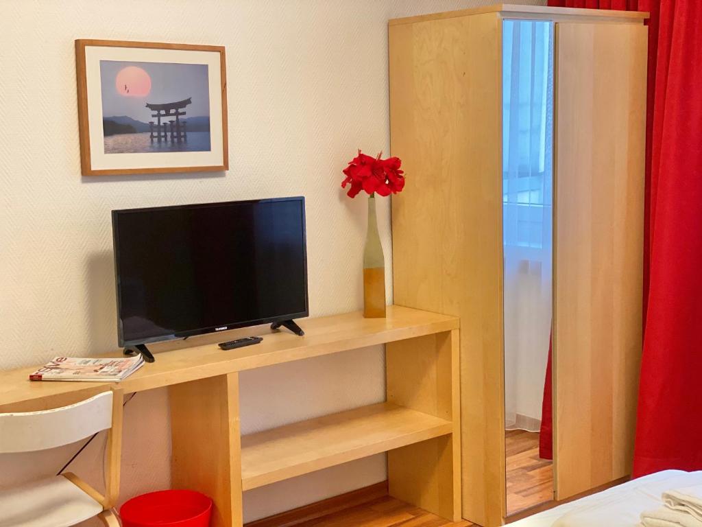 TV a/nebo společenská místnost v ubytování Hotel Arena Rooms - Berlin Mitte