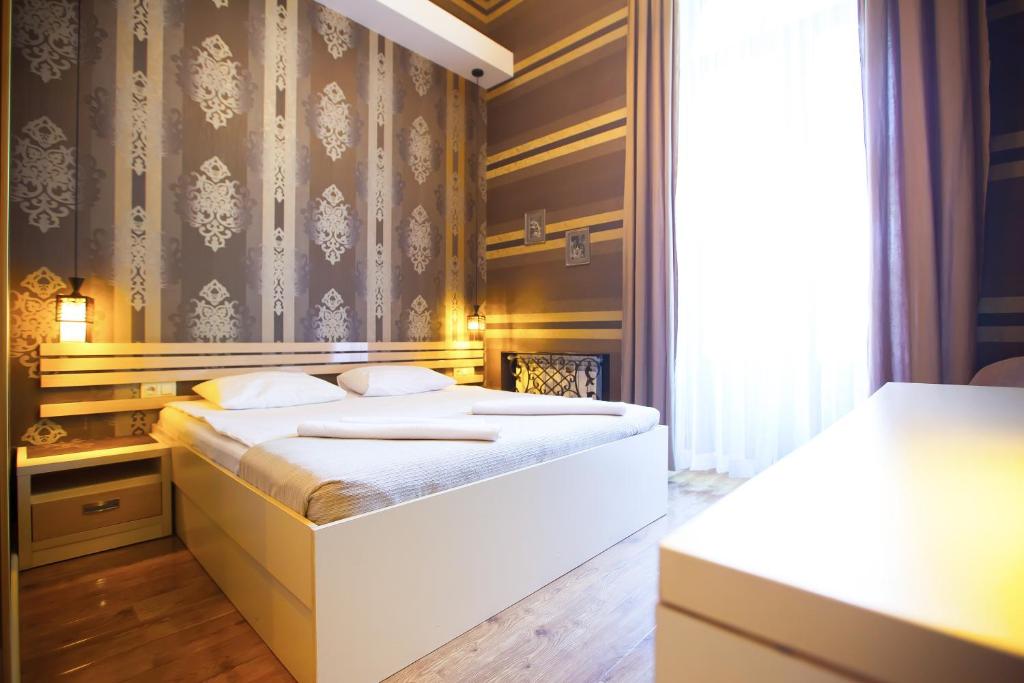 Postel nebo postele na pokoji v ubytování Rustaveli Hotel