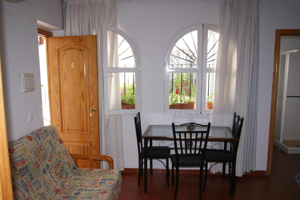 A seating area at Hostal Alcazar I