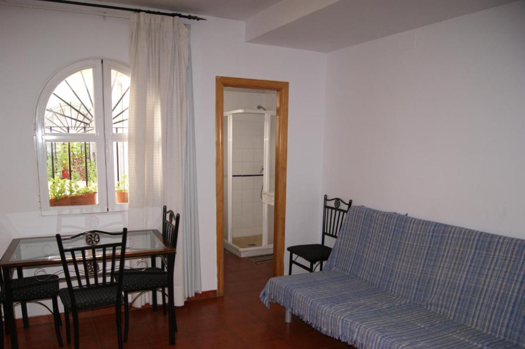 A seating area at Hostal Alcazar I