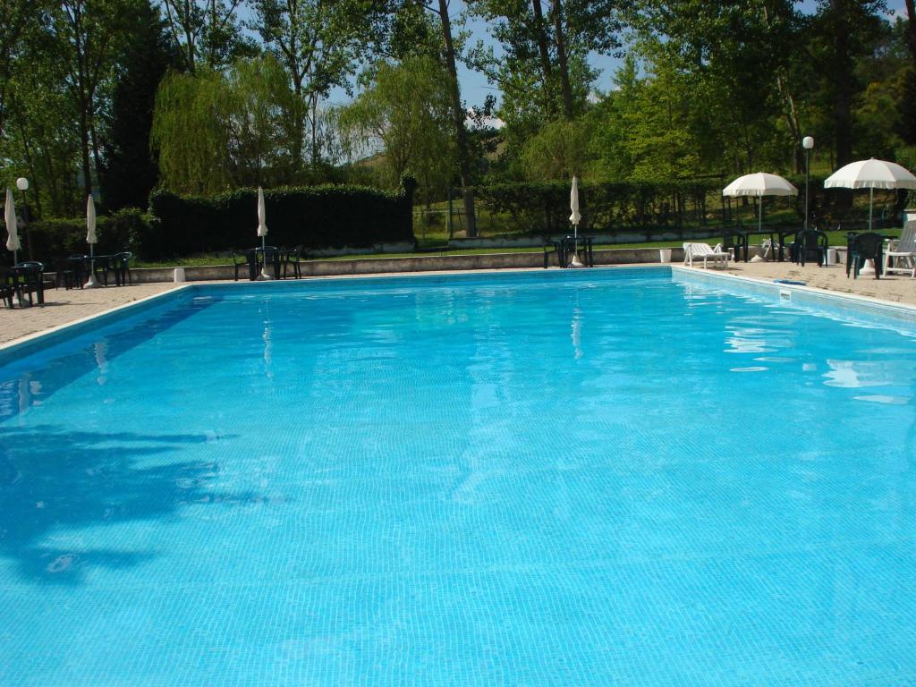 Bazén v ubytování Rio Verde camping villaggio nebo v jeho okolí