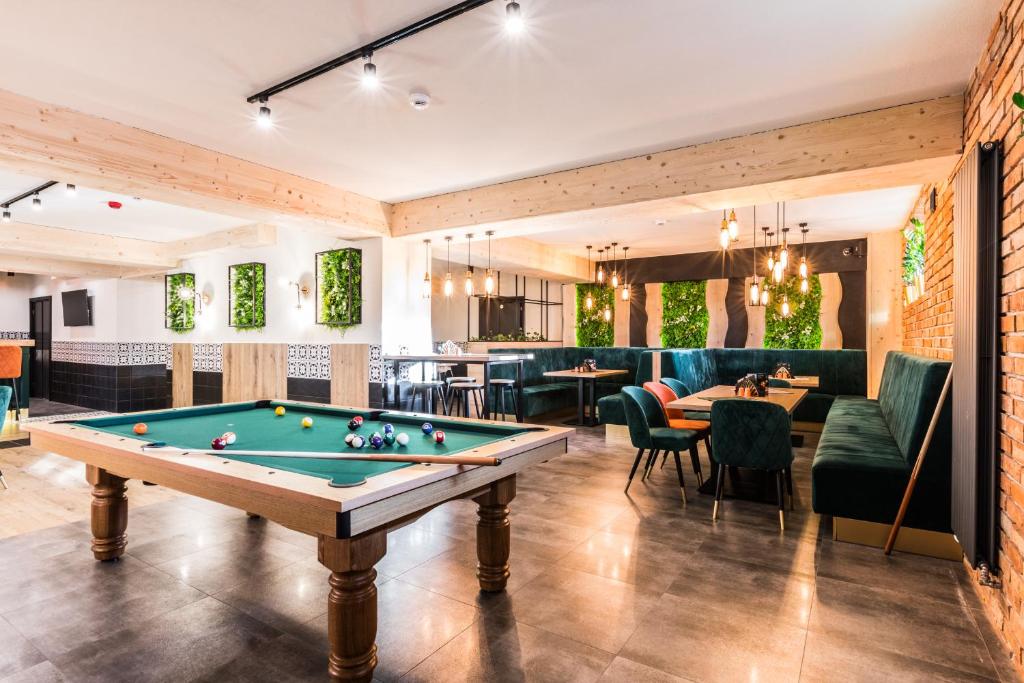 Biliardový stôl v ubytovaní Aparthotel Diamond SPA Family
