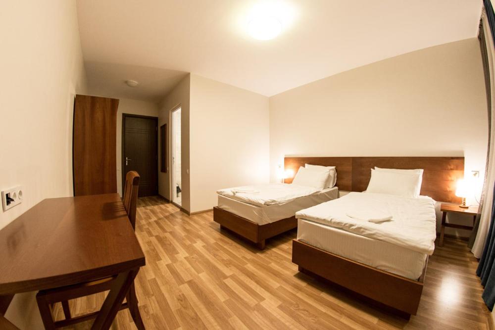 Postel nebo postele na pokoji v ubytování Hotel Deka Gudauri