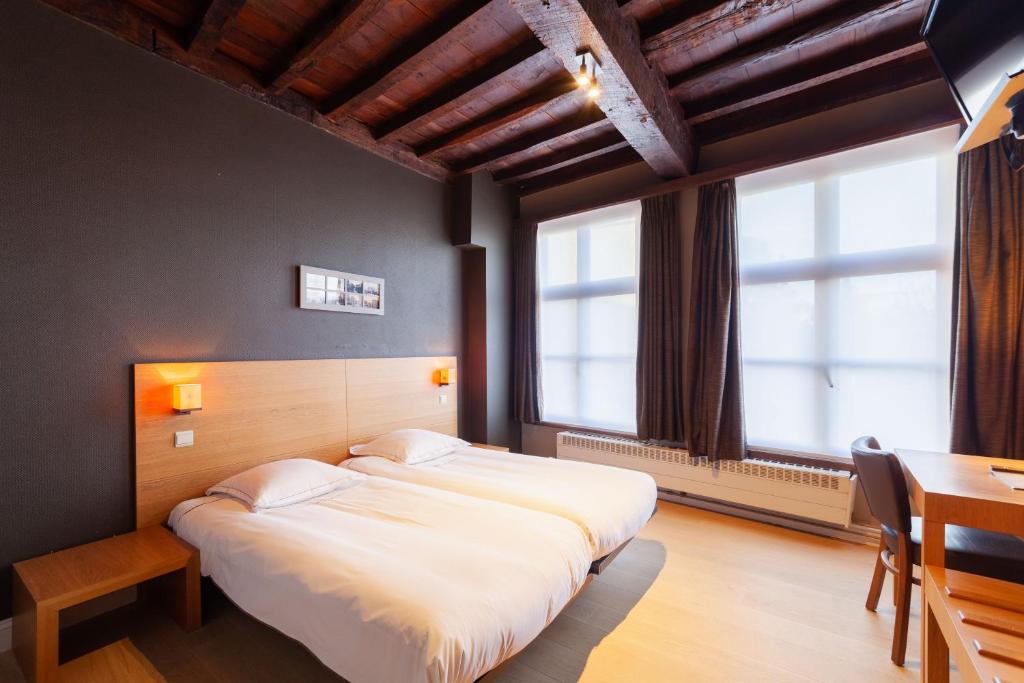 Postel nebo postele na pokoji v ubytování Hotel Hof van Aragon