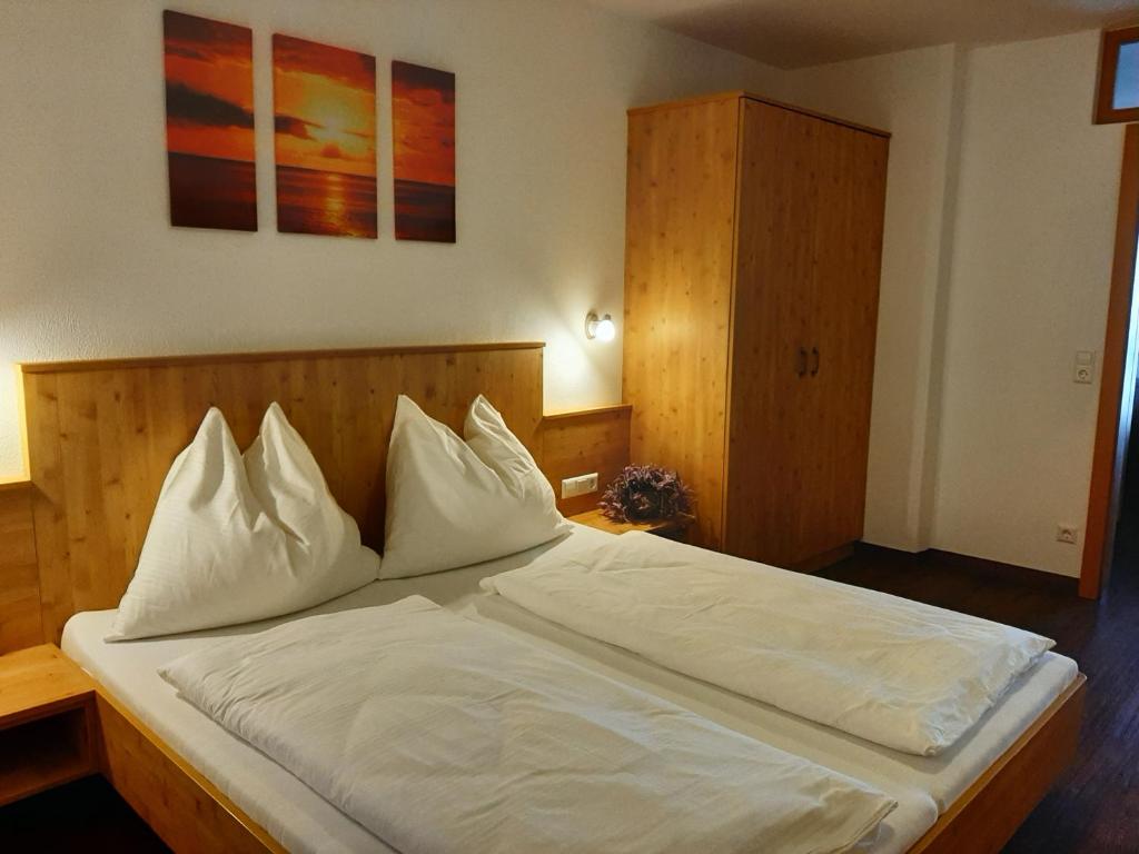 Postel nebo postele na pokoji v ubytování Bauernhof Burglehen