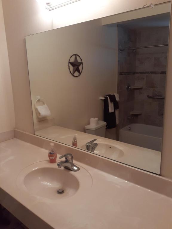 Koupelna v ubytování Stagecoach Suites